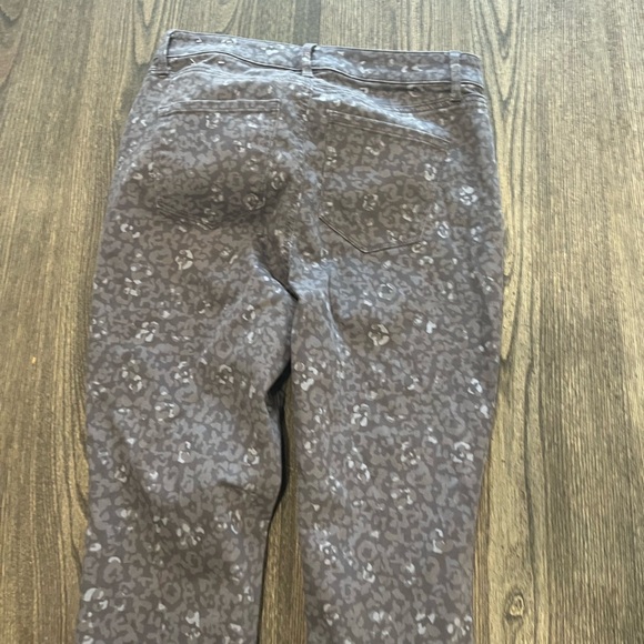 Talbots Jegging Jeans Pockets Casual Stretch Denim Leopard Print Gray Size 8P - Picture 12 of 12